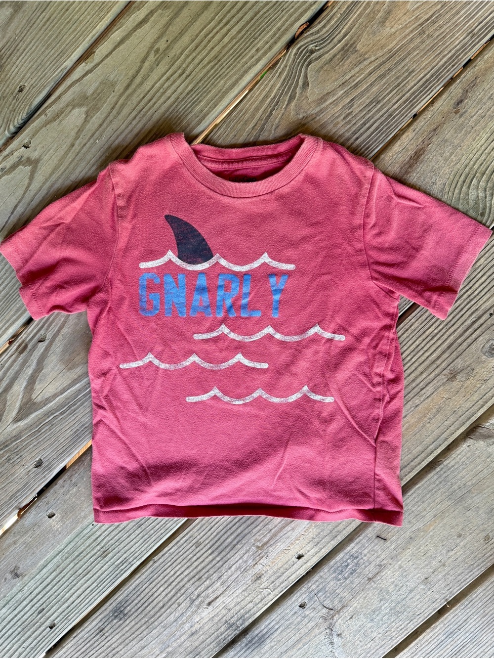 babyGap Boys Gnarly Shark beach waves Graphic Tee Coral Red Size 5 / 5T